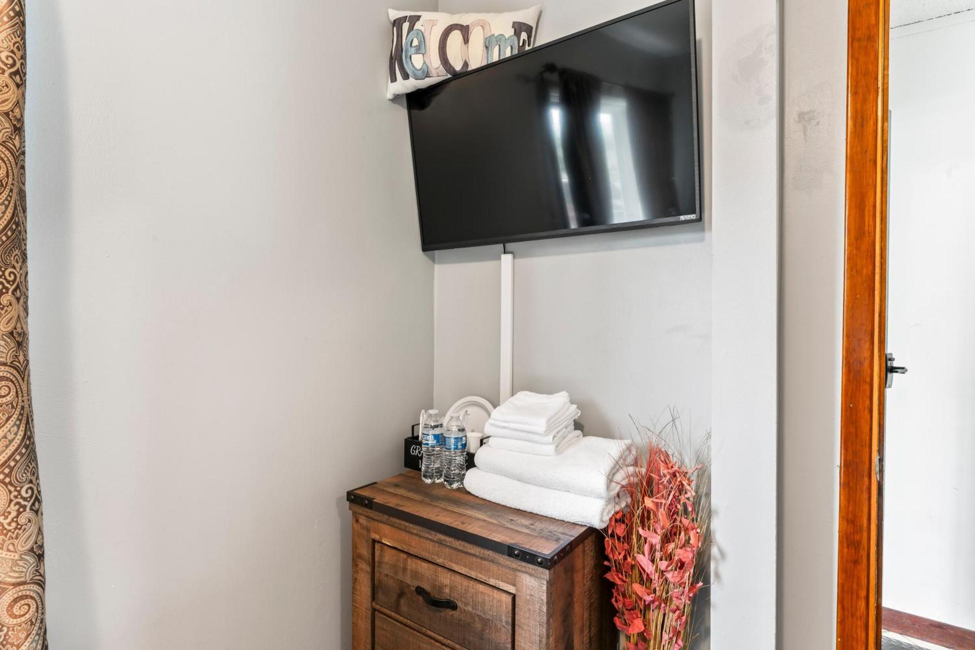 Compact But Cozy Too Hotel Anchorage Buitenkant foto